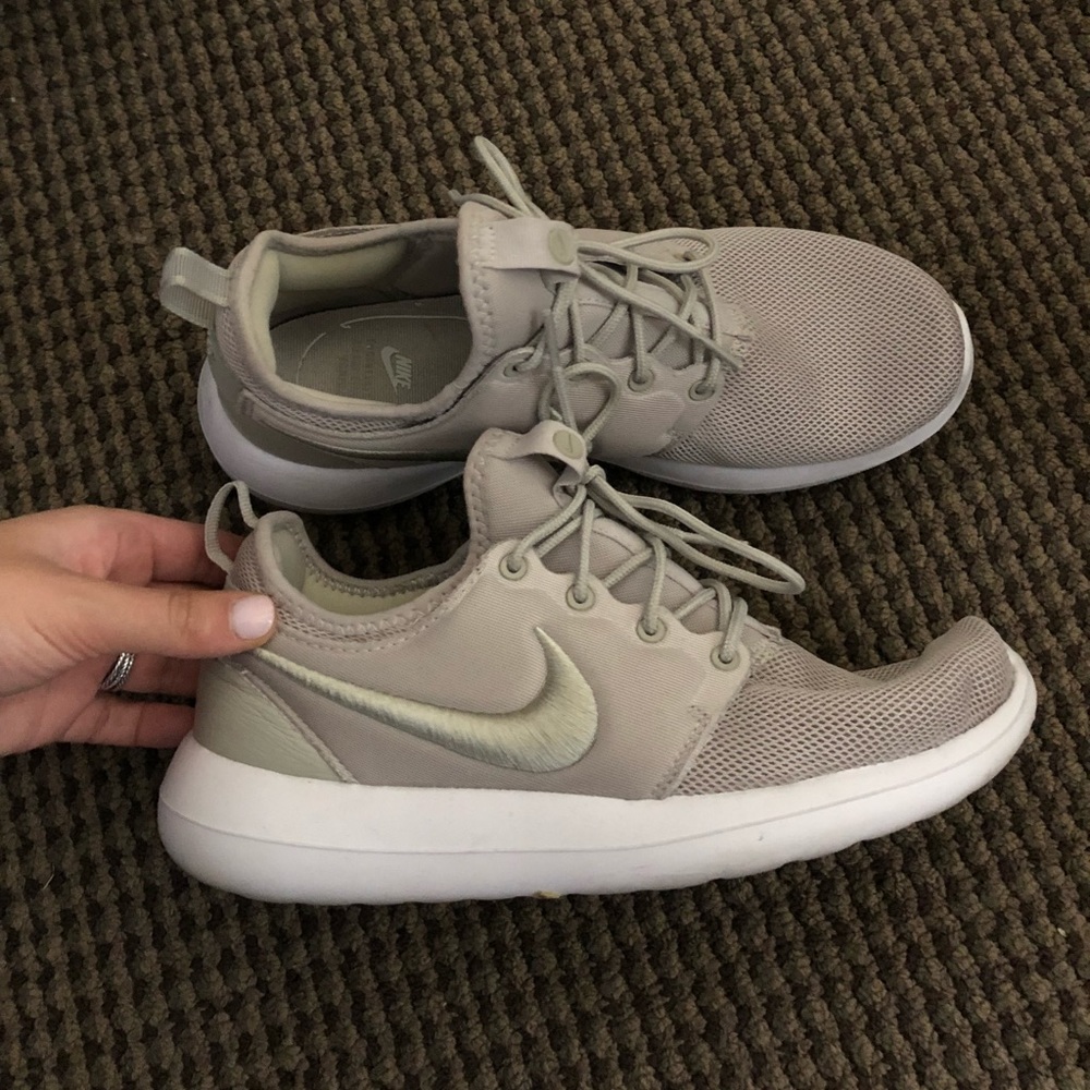 Tan Nike’s